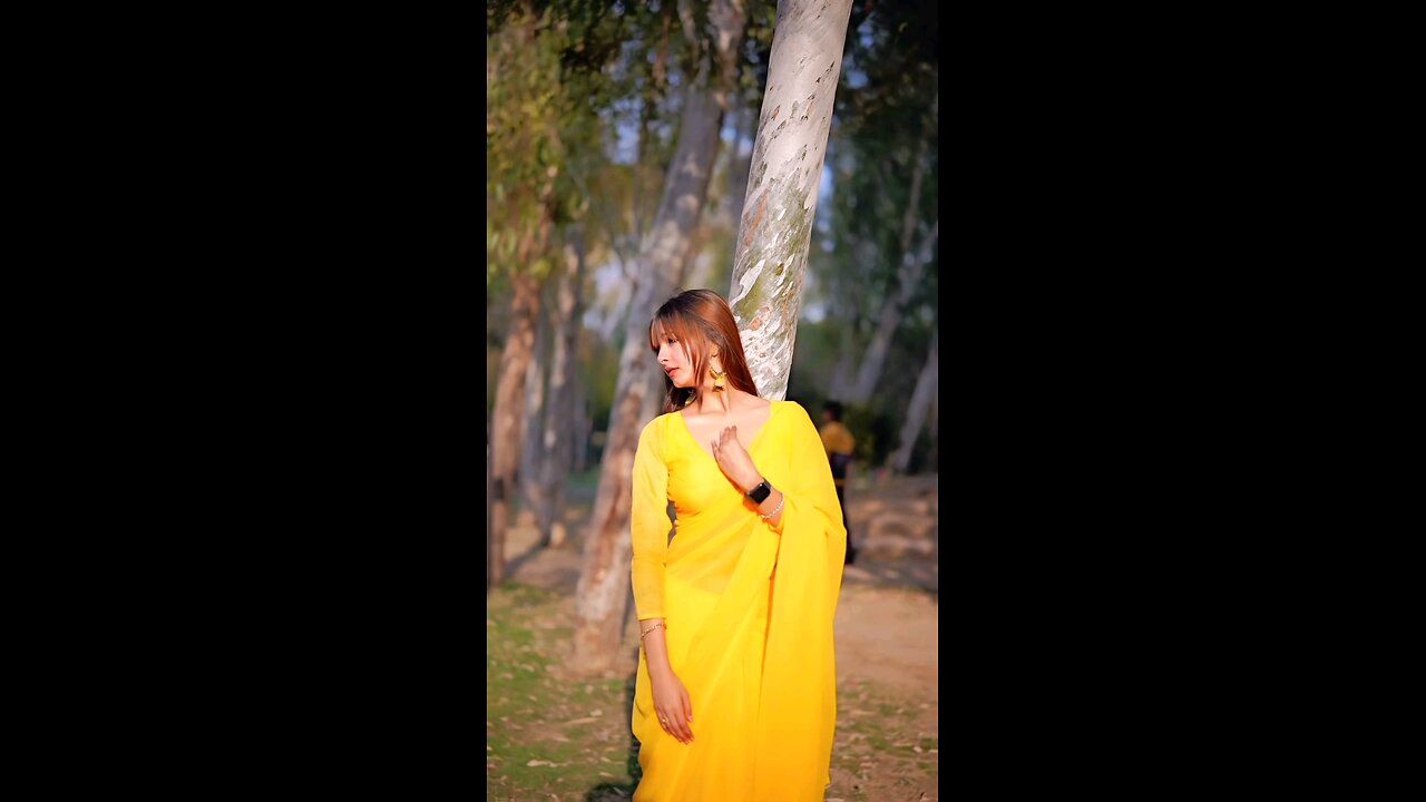 Beautiful In Yellow Saari 🥰😍🥰😍😲😍🥳😻😜😄😲😄😙😲😙😜🥳😙