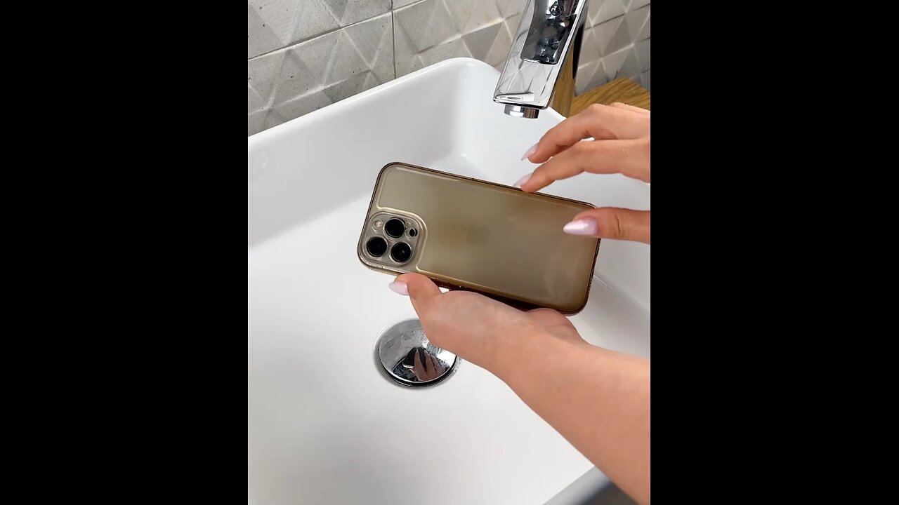 Clean the phone case with toothpaste 🤯
