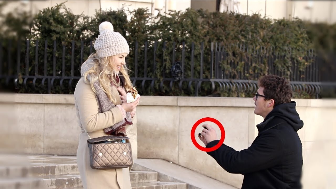 Proposing to Strangers at the Eiffel Tower!!