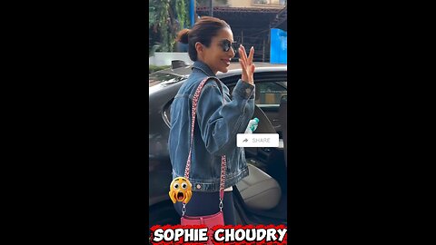 Bollywood Actress Sophie Choudry Spotted at Saloon ♥️🥰🌹