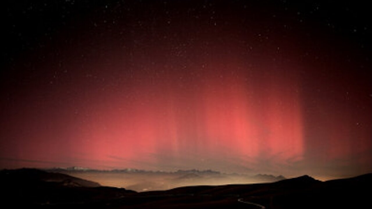 SPARKLING AURORAS in Italy - AURORA BOREALE SCINTILLANTE IN ITALIA - Novembre 2025