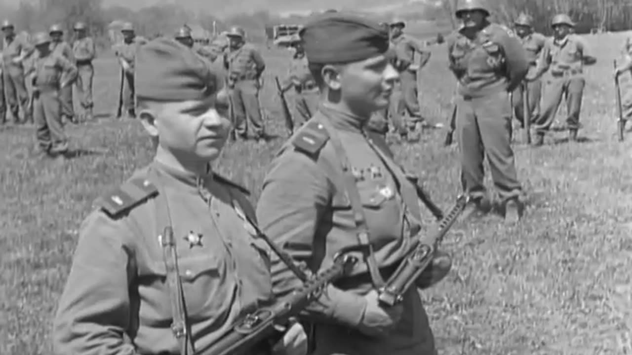 80TH DIV MEETS THE ... - 80TH DIV MEETS THE REDS, LIEZEN, AUSTRIA ; BURIAL SERVICE, E - 111-adc-4526