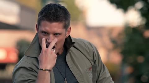 DEAN WINCHESTER CLACCIC SUPERNATURAL SCENE( JENSEN ACKLES NEVER GETS OLD)