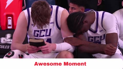 Awesome Moment: Teammates Pray Together Before Game