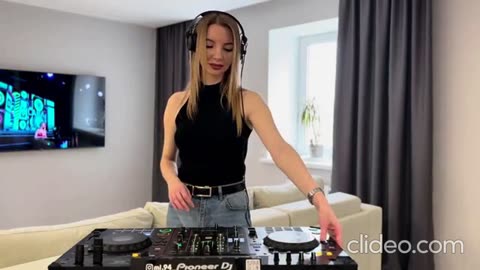 🎧 Title: Lady DJ Mel V – Deep Echoes of Desire (Dwson & Friends Mix)