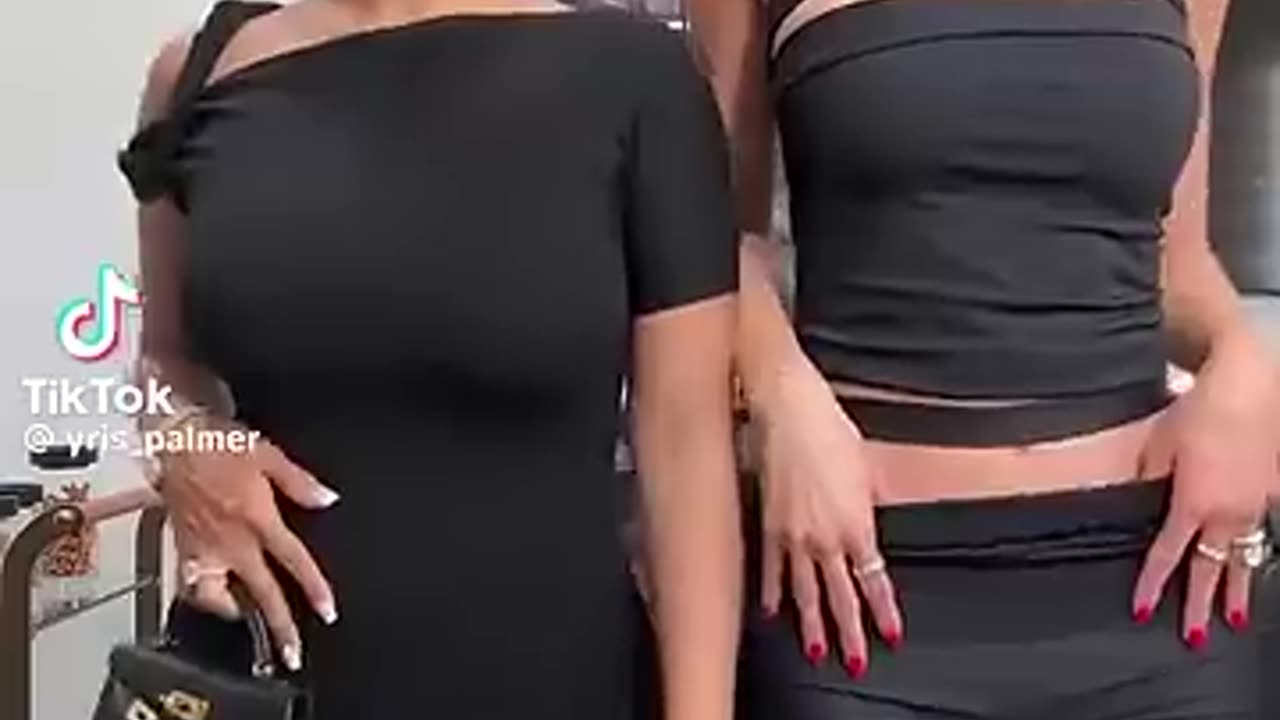 Kylie Jennere In Sexy Black outfit