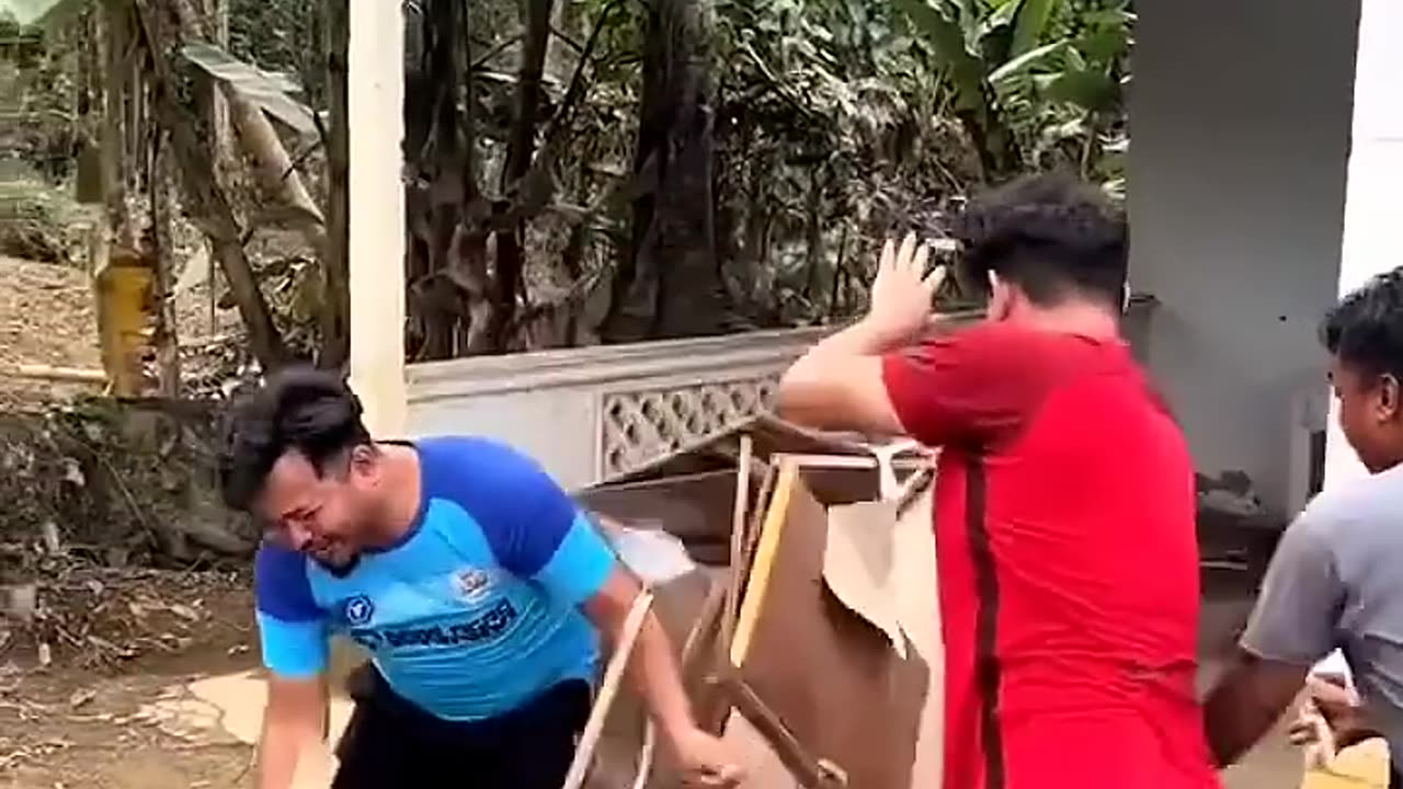 Epic Funny Video 😂😂😂 #shorts #viralshorts #comedy #funnymoments #fails #humor (7)