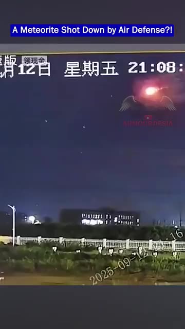 Chinese SAM Missile Destroys Meteorite in the Sky!