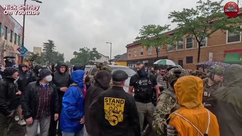 🚨 BREAKING_ Chaotic And Intense Federal Clash with protestors