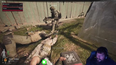 WARZONE LOOTING AND KILLING