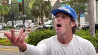Left-wing agitator gets out of his car in front of the SAS and is arrested after attacking someone