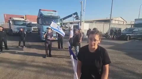 Israeli settlers backed by IOF soldiers block humanitarian aid from entering the Gaza strip.