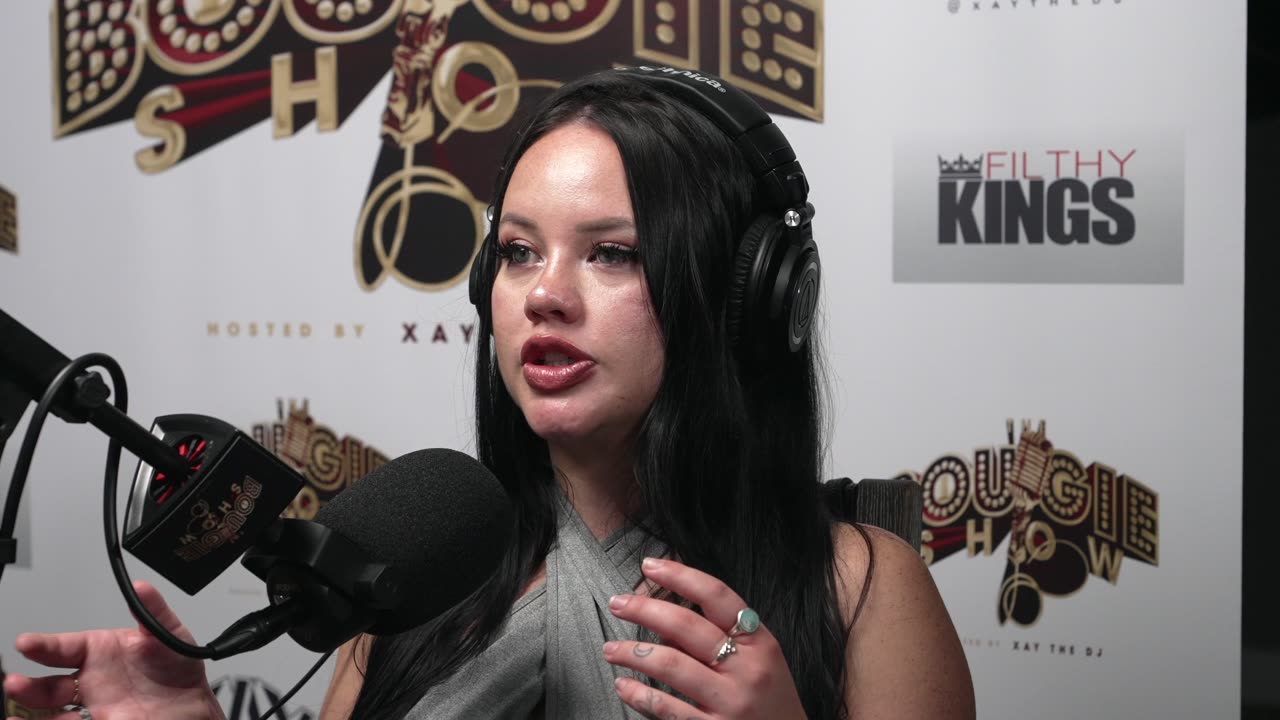 Madalina Moon - There Was One Scene That Was Brutal🙃 We Was On A Greyhound🚐 For 2 Hours Performing🎬