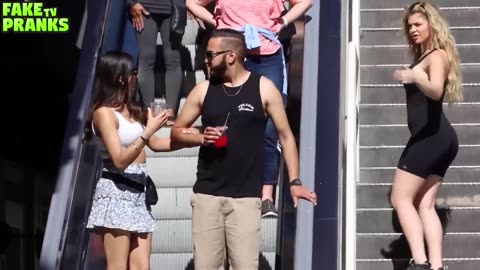 THE BEST ESCALATOR PRANKS!! *COUPLES REACTIONS