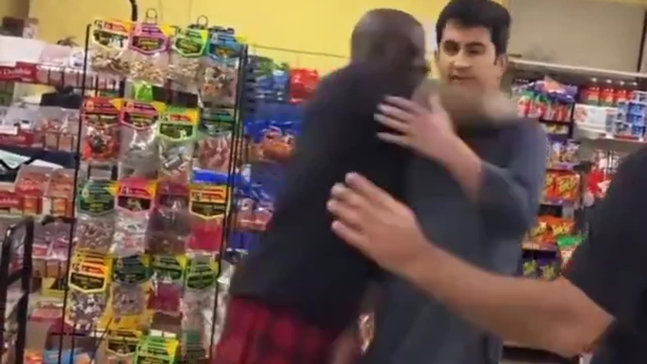 Fight breaks out in Apple Tree