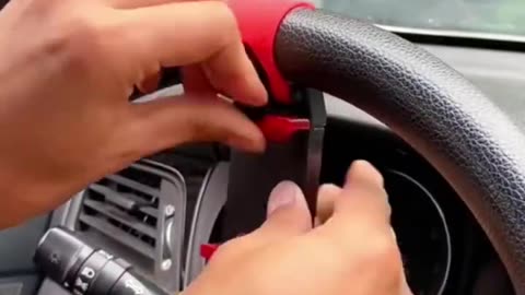 Meet the Universal Steering Wheel Phone Holder – your new must-have from GearSpare