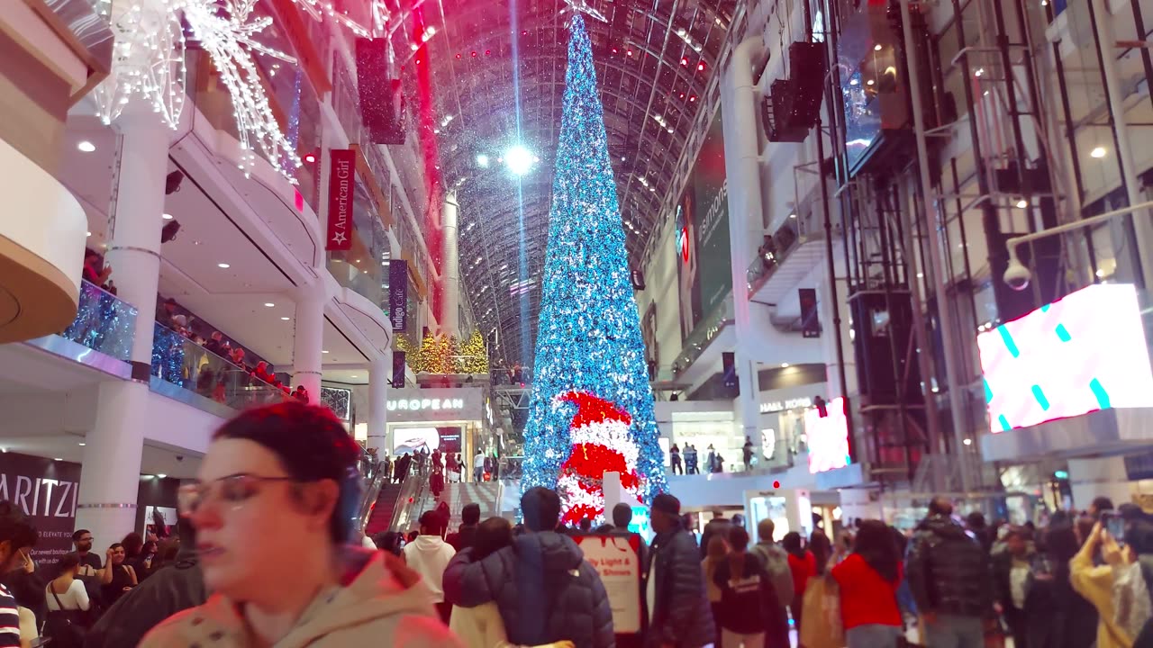 【4K】Biggest Christmas tree 🎄 light & Snow Show Canada 🇨🇦