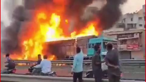 Pune Horror: Truck Brake Failure Triggers Massive Pile-Up, 9 Dead, 20 Injured — Car Burned Alive
