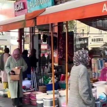 🚨🇬🇧 It's a miracle that you can find any British people on the streets of London