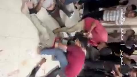 Bombardati, affamati e ancora bombardati.