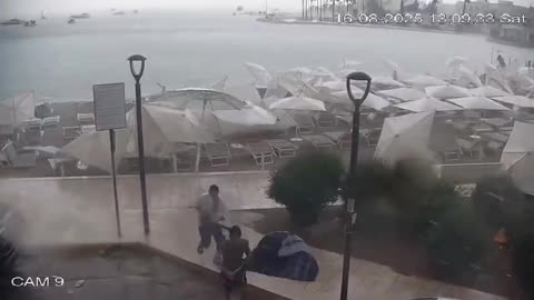 CCTV captures downburst in Porto Cesareo, south-eastern Italy today...💨