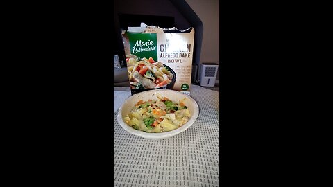 Eating Marie Callender's Grilled Chicken Alfredo Bake Bowl, Dbn, MI, 3/17/25