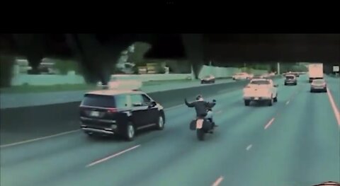 POLICE ARREST DRIVER🚓 🏍️💥🚙📸OF RECKLESS DRIVING AGAINST MOTORCYCLIST🛣️🏍️🚙💫