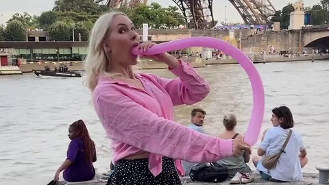 Anna Delos shows an amazing magic trick