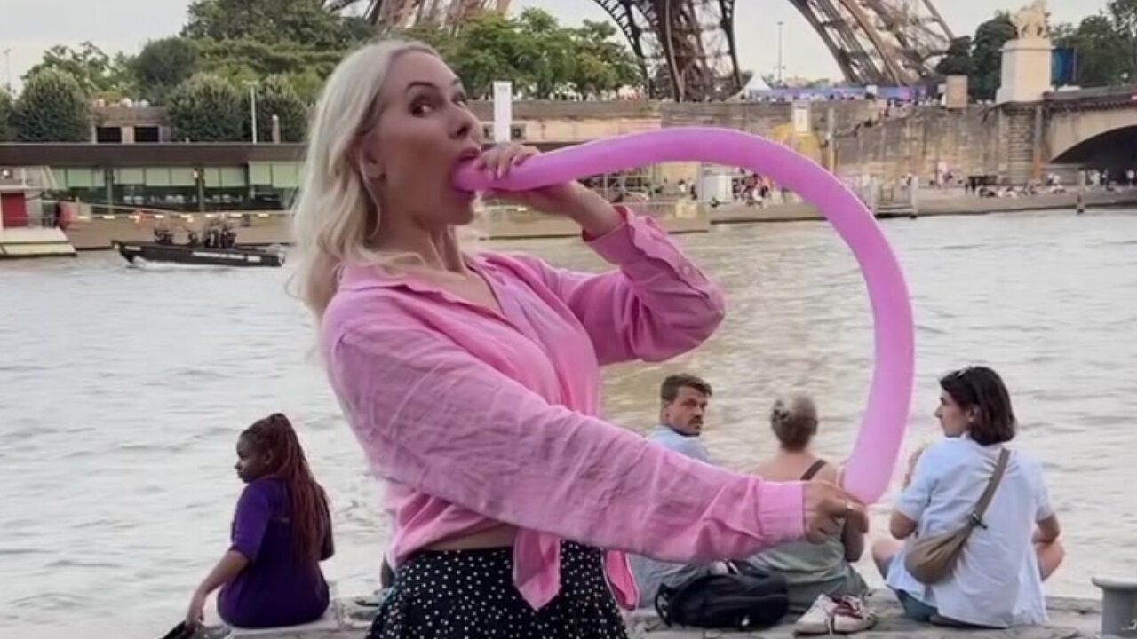 Anna Delos shows an amazing magic trick