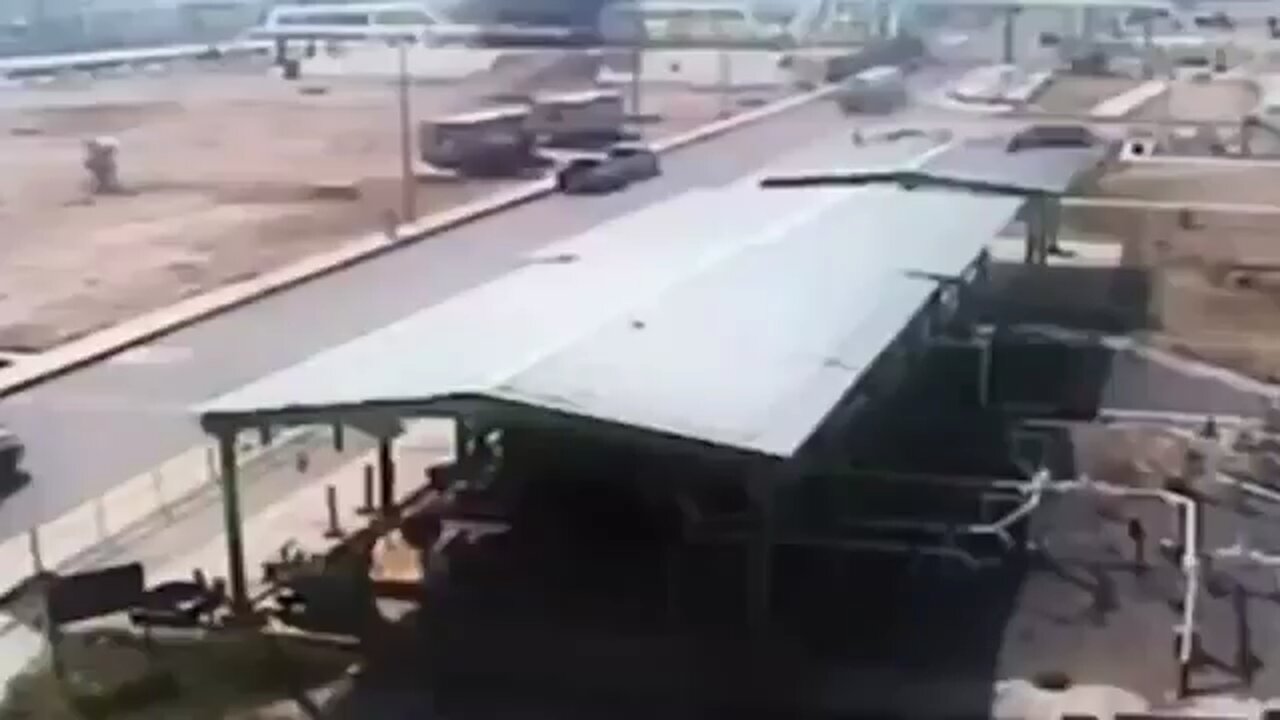 An explosion has rocked an oil refinery in Artesia, New Mexico, with number of casualties unclear.