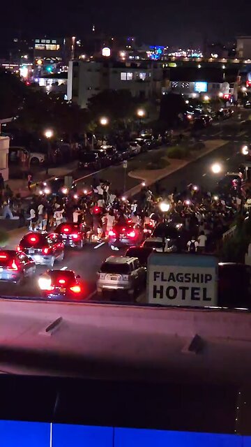 #Tesla Driver Trapped as Crowd Uses Her Car as Trampoline in OC Maryland #chaos #japd