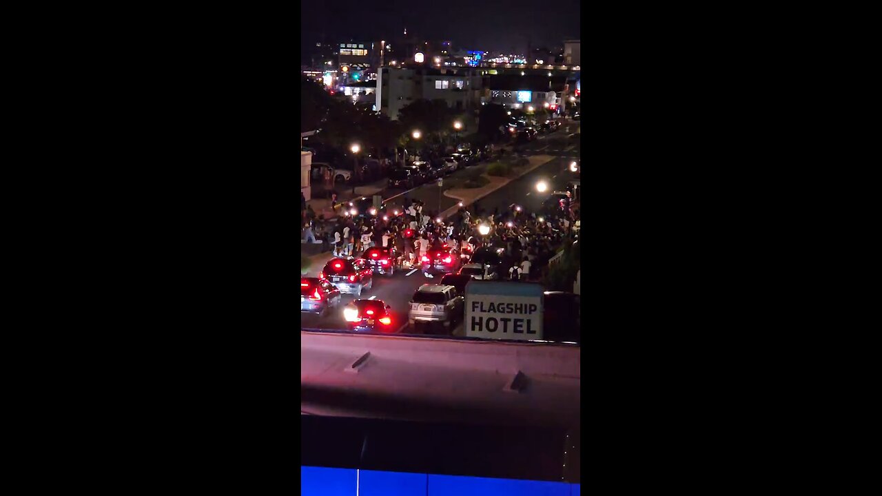 #Tesla Driver Trapped as Crowd Uses Her Car as Trampoline in OC Maryland #chaos #japd
