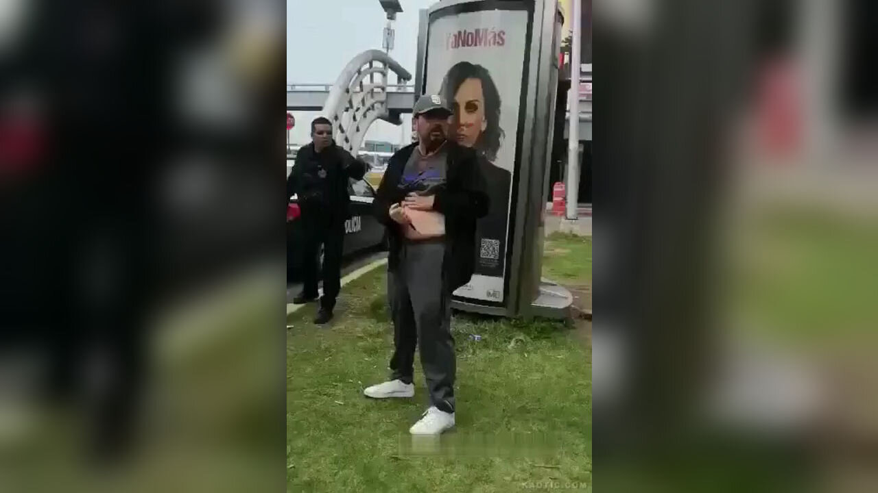 Mexican Man Stabs Himself Before ICE Gets Him