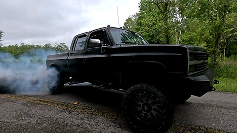 WHAT IS THIS. A Squarebody CHEVY WITH A DURAMAX ENGINE. CRAZY