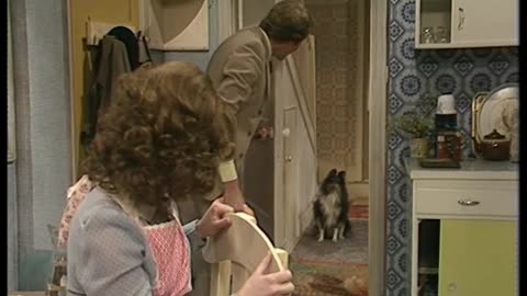 SOME MOTHHERS DO AVE; EM S03E02 - Wendy House