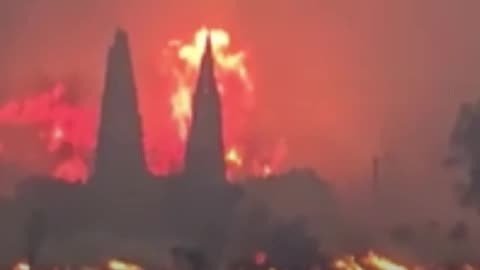 Miles de evacuados por un incendio forestal en Grecia