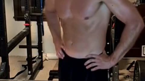 Should You Round Your Back During Deadlifts?