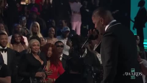 Jamie Foxx Receives The Ultimate Icon Award!