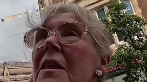 Woman has a horrifying warning of Islam for the UK, America and the World