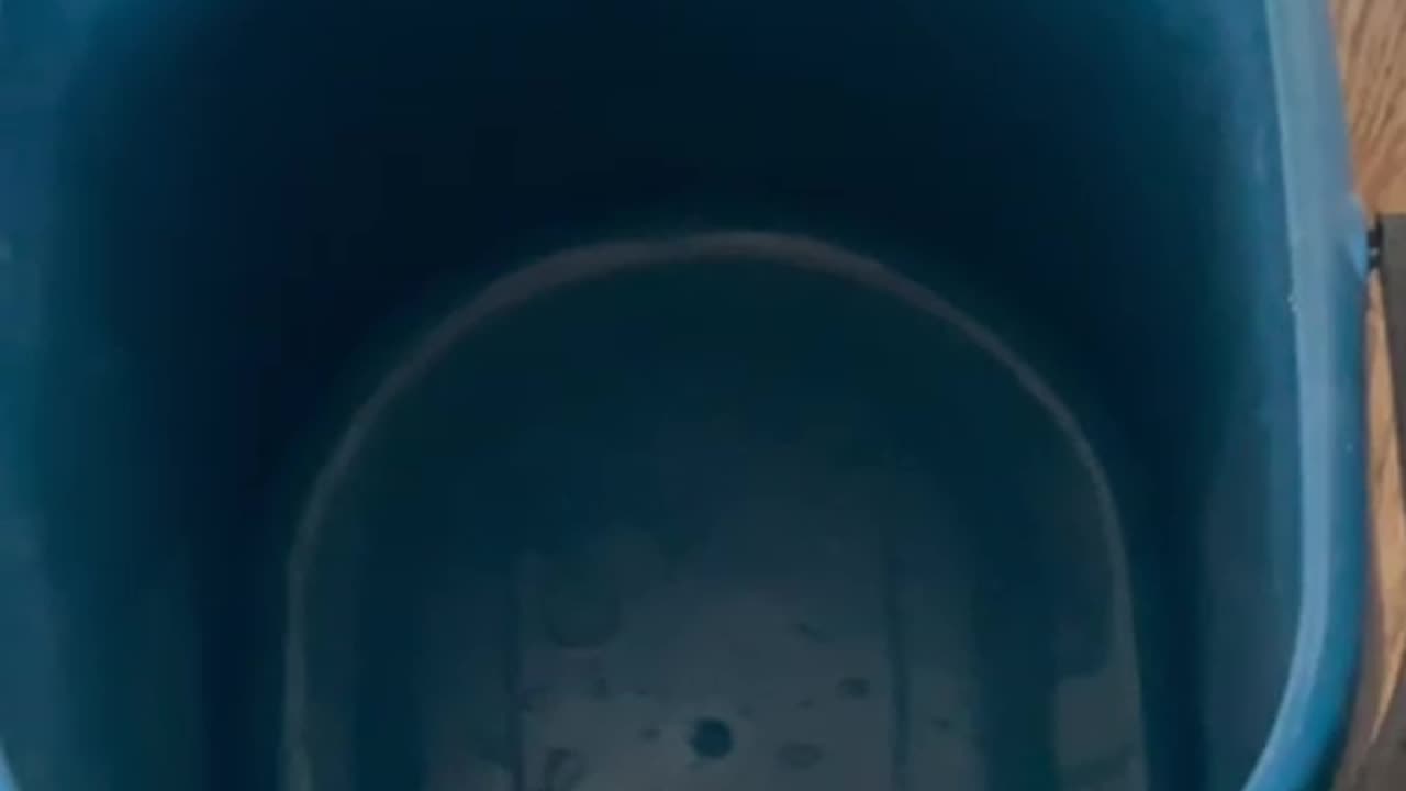 Ndërtim pa leje në tarracën e pallatit, dëmtohen banesat e fqinjëve