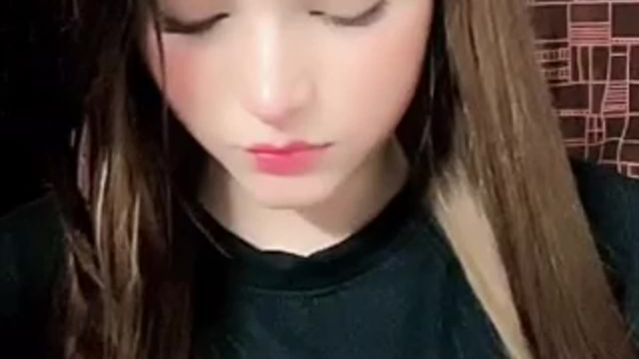 West beautiful items Hot girl doll open live