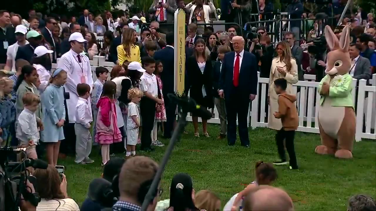 POTUS and FLOTUS signal the start of the 2025 White House Easter Egg Roll