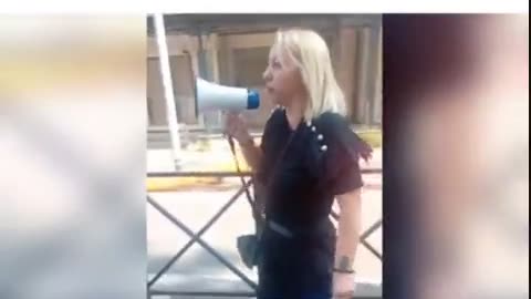 Dare voce a tutte le vittime di questo olocausto.