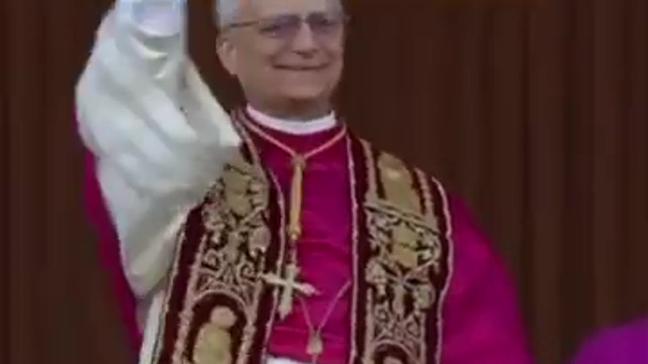 Pope Leo XIV makes first speech from Vatican balcony | BBC News