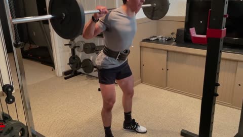How to perform a barbell back squat: a 2-minute guide
