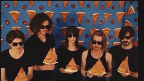 Ones that can See talks a Pop Song about Pizza