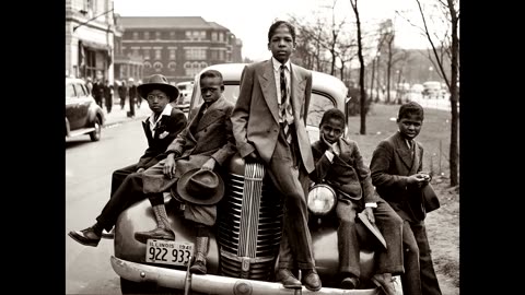 40 Amazing Black & White Photos Capture the Black Experience in 1940s South Side Chicago