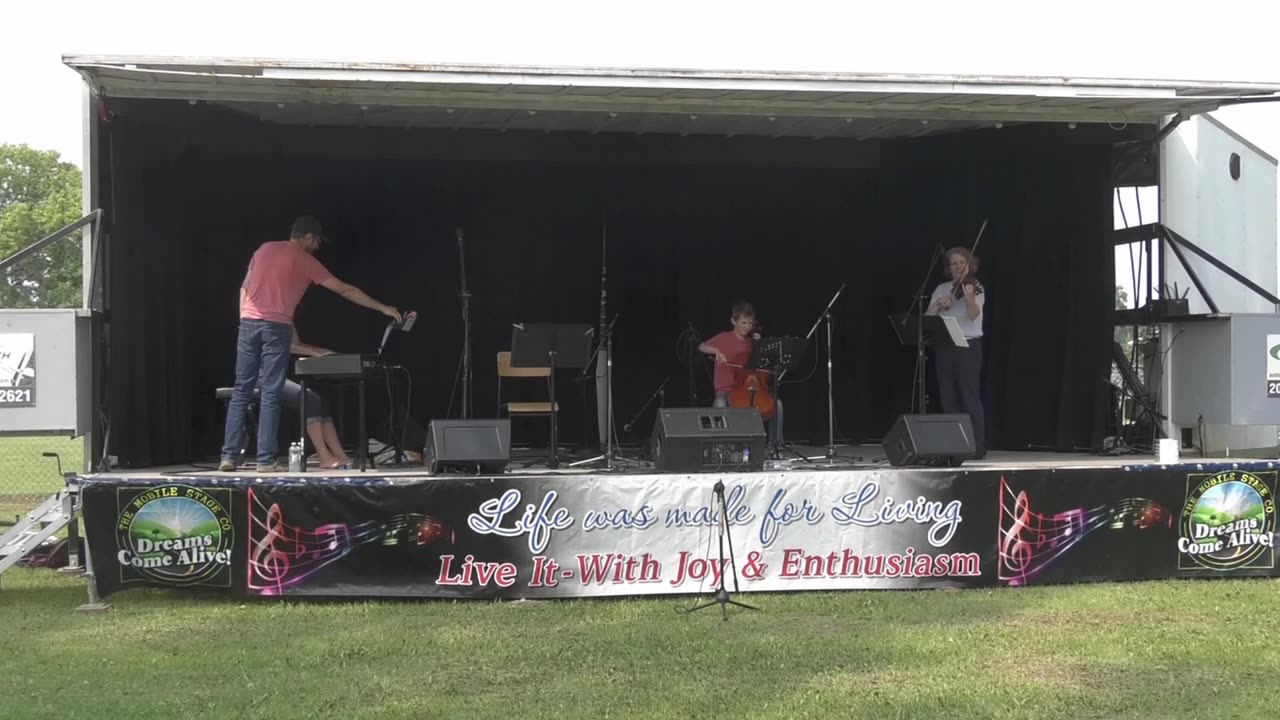 Suzuki Violinists (Live)