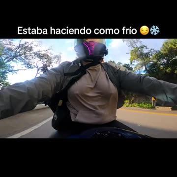 O no era frío?😏 #biker #bikers #bikergirl #bikerlife #bikersoftiktok #bikeride #bikerider #bikertok