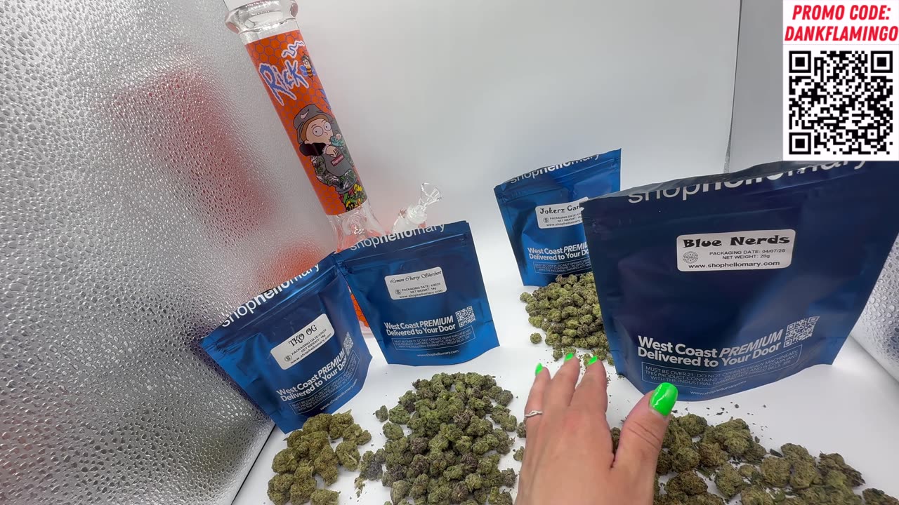 Dankin with the Flamingos Get Super Baked with Shop Hello Mary!!